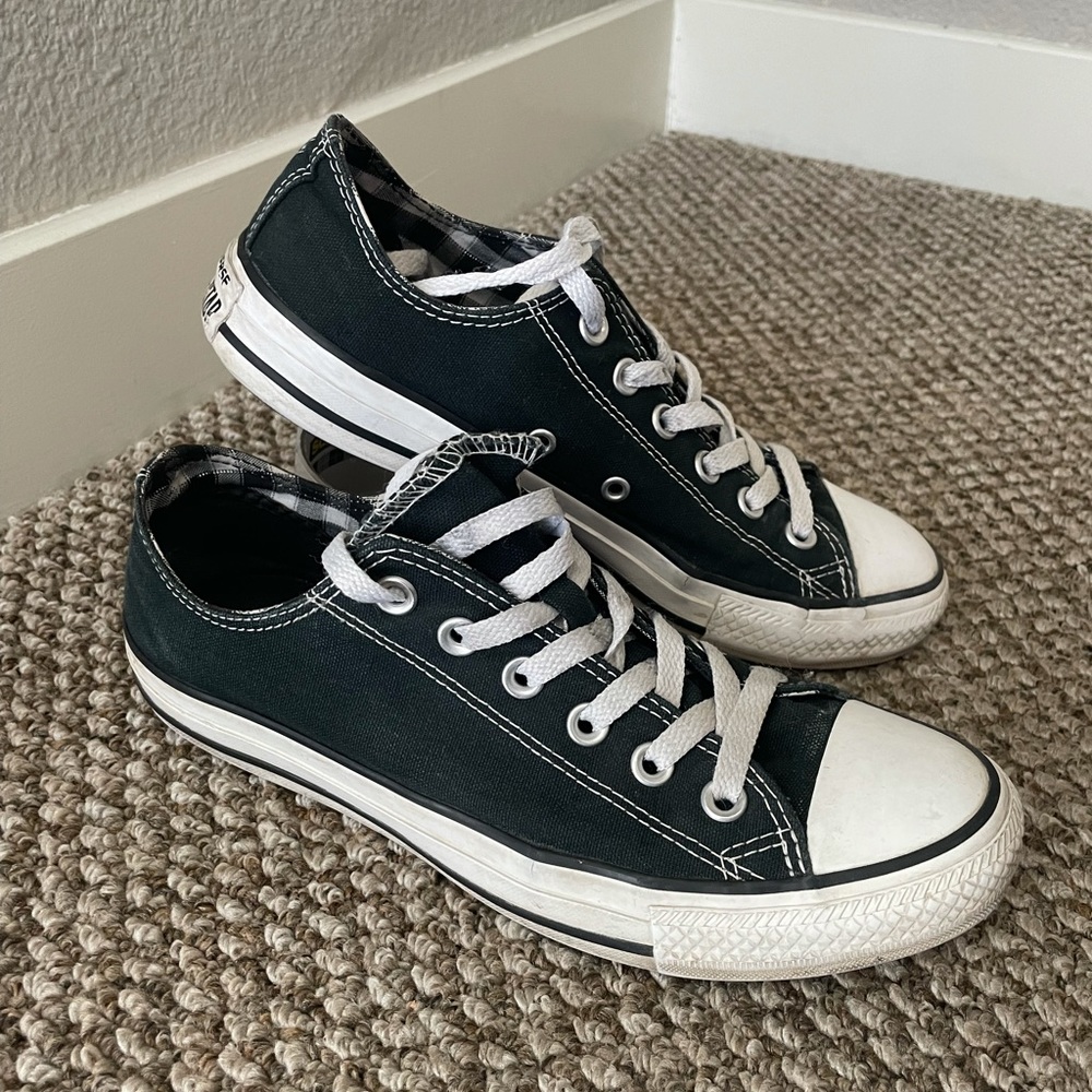 Low top black Converse